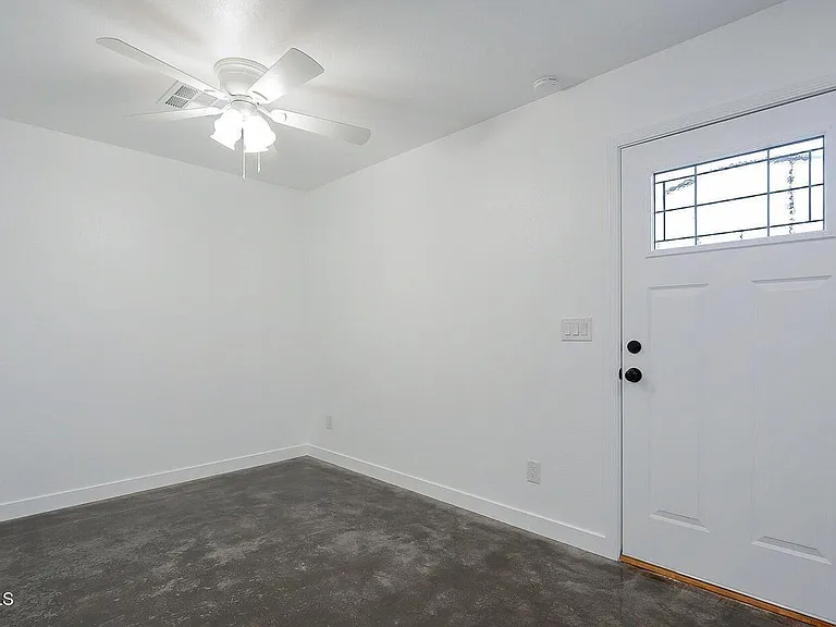 9439 N 11th Ave #3 — Photo 5