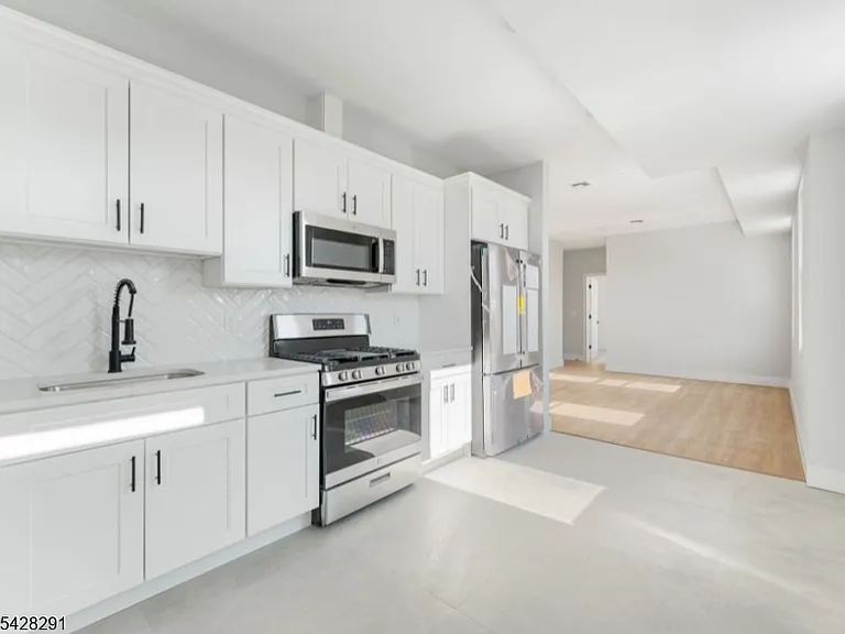 977 Sanford Ave #2 — Photo 7