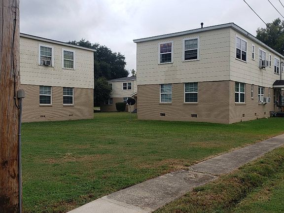 3rd image of 903 E Lion Dr