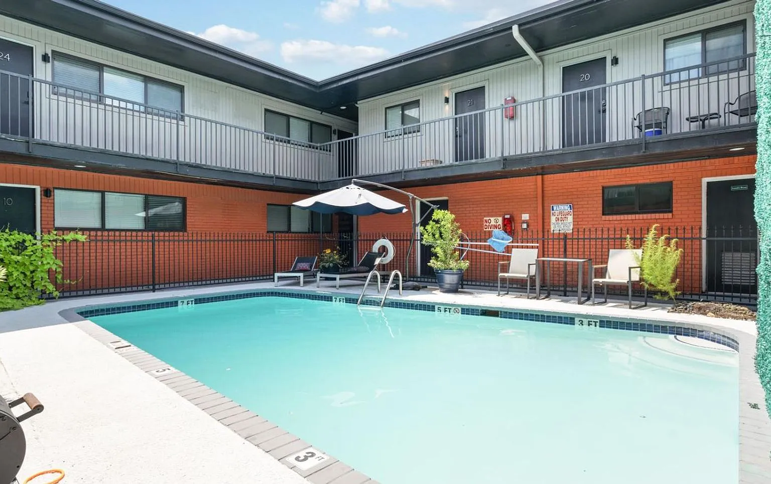 Dream Montrose - 2301 Commonwealth Street — Photo 1