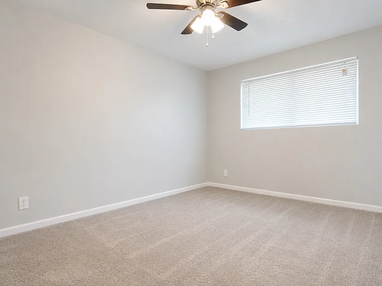 5640 N 35th Ave — Photo 10