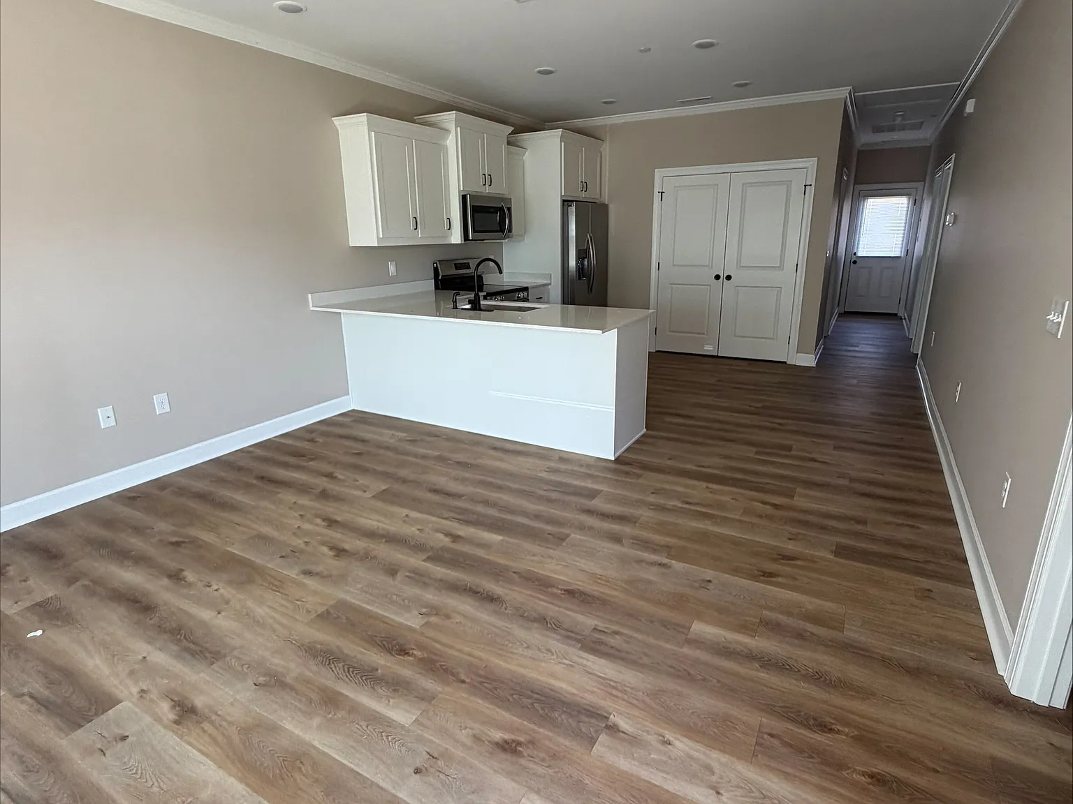 3 bed, $1,475 — Photo 4