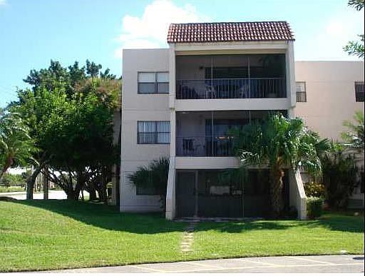 1st image of 100 Lakeview Dr APT 202