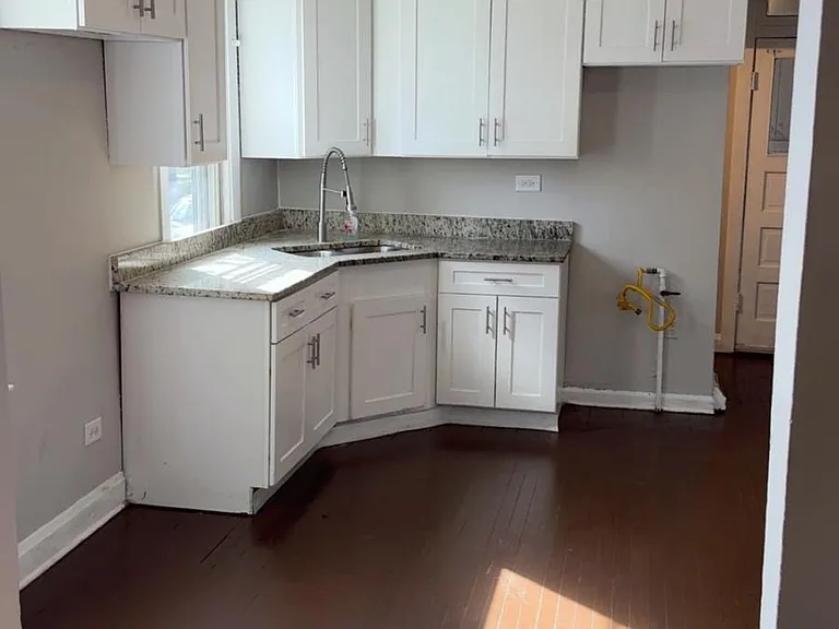 3218 S 49th Ave #1 — Photo 3