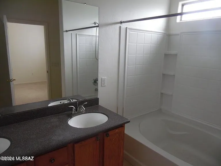 7325 E Weeping Willow Dr SE — Photo 5