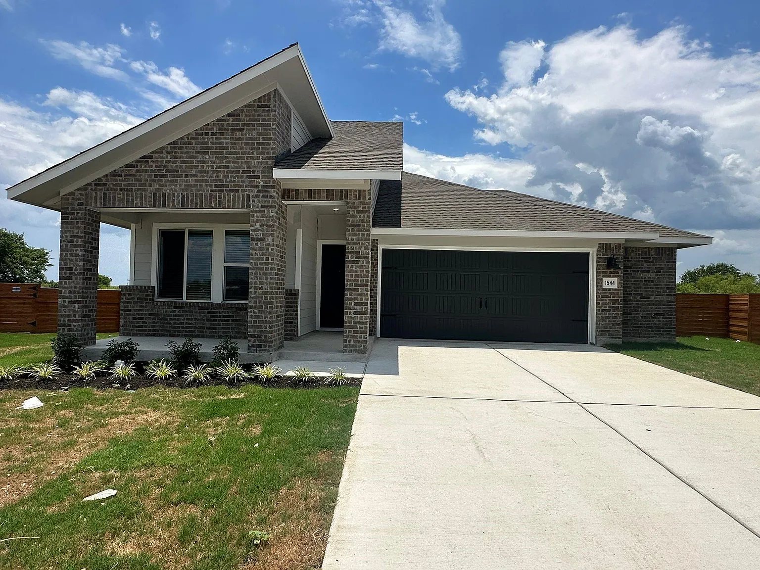 4 bed, 3.0 bath, 1966 sqft, $2,445 — Photo 4
