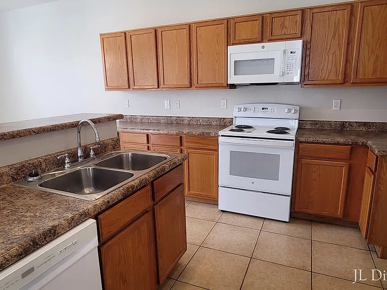 6895 S Amethyst Dr — Photo 8