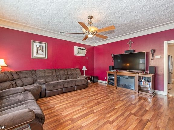 5th image of 248 Copeland Ave