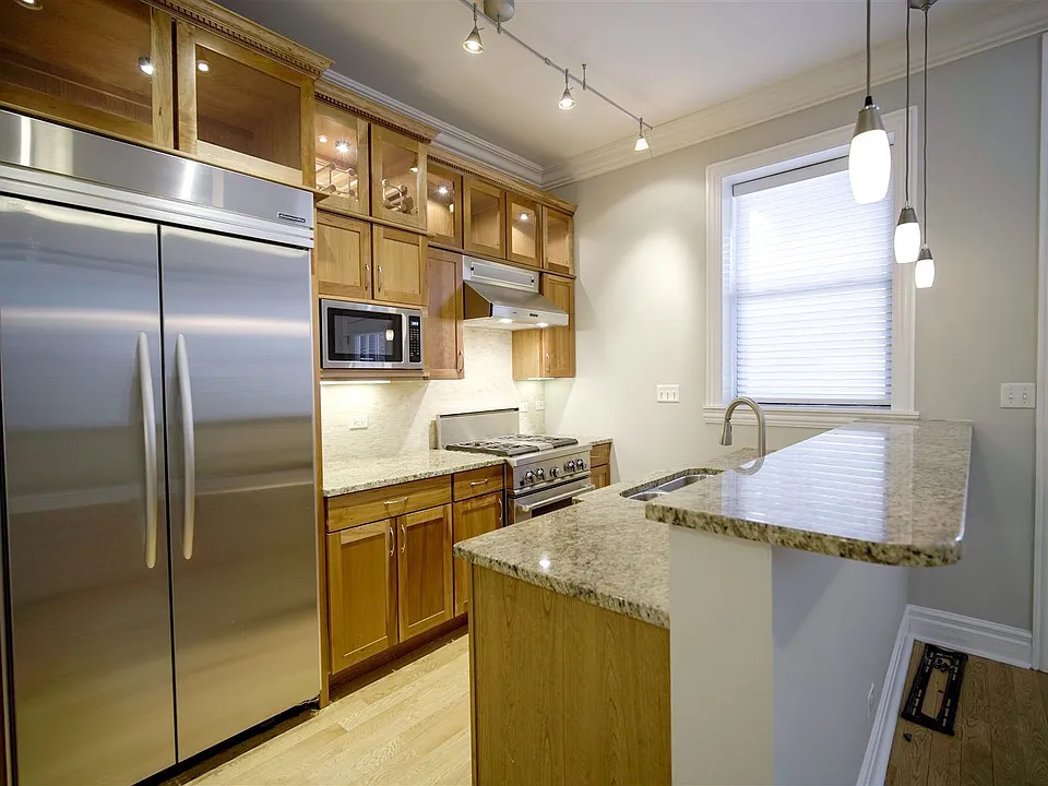 814 Roscoe 1NE Kitchen-New
