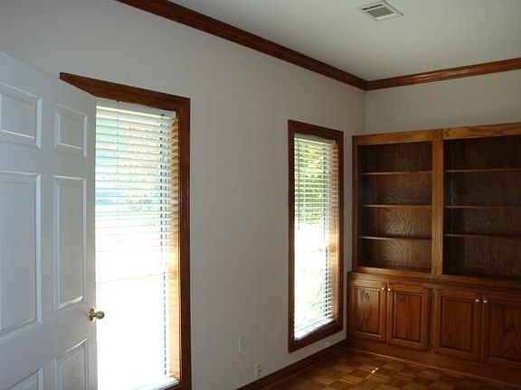 3rd image of 138 Charles Thomas Blvd