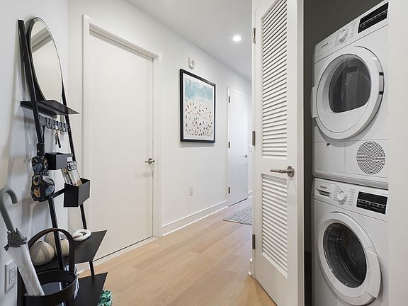 4th image of 8 Court Sq #9A