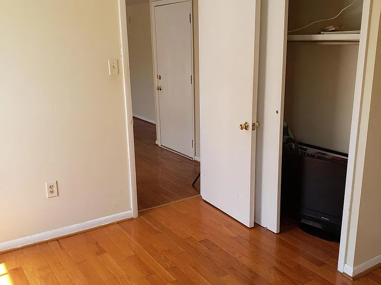 100 N 3rd St #4B — Photo 8
