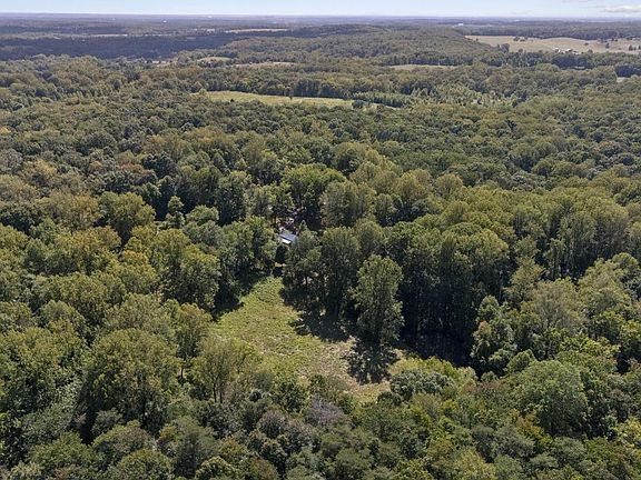 2nd image of 16112 Barnesville Rd