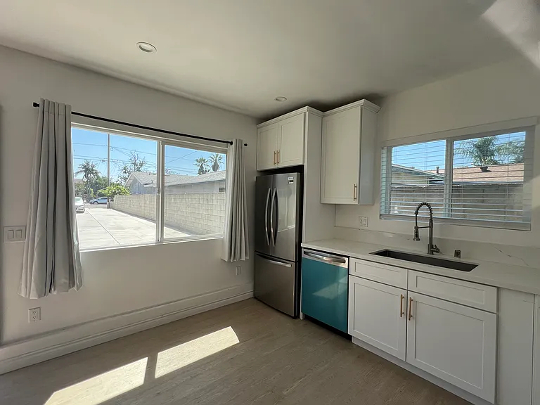 527 N Soldano Ave #527 — Photo 7