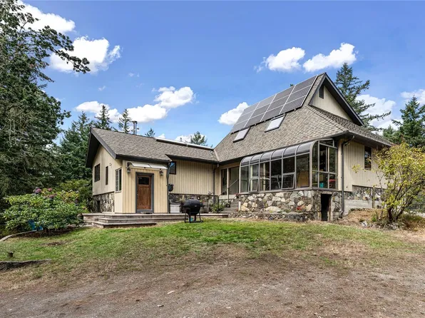 6101 Castlerock Rd, Saanich, BC V9E 2G5