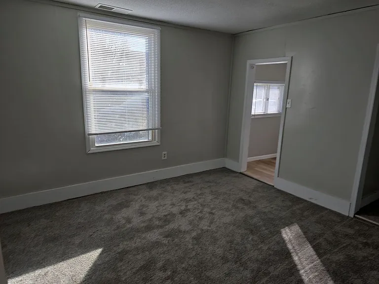 1506 W 10th St — Photo 9