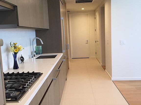 4th image of 889 Francisco St Unit 2709