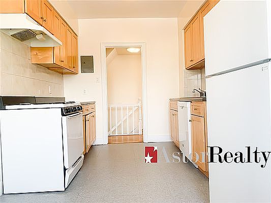 4th image of 28-20 Bell Blvd #3