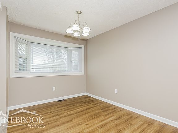 4th image of 405 W Main St