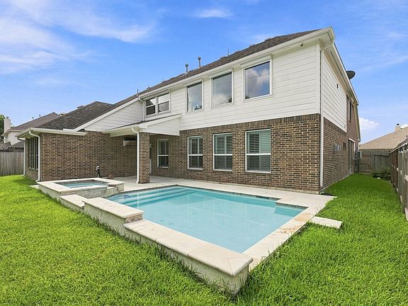 3rd image of 1538 Torrance Dr