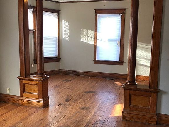 4th image of 912 Forest Ave