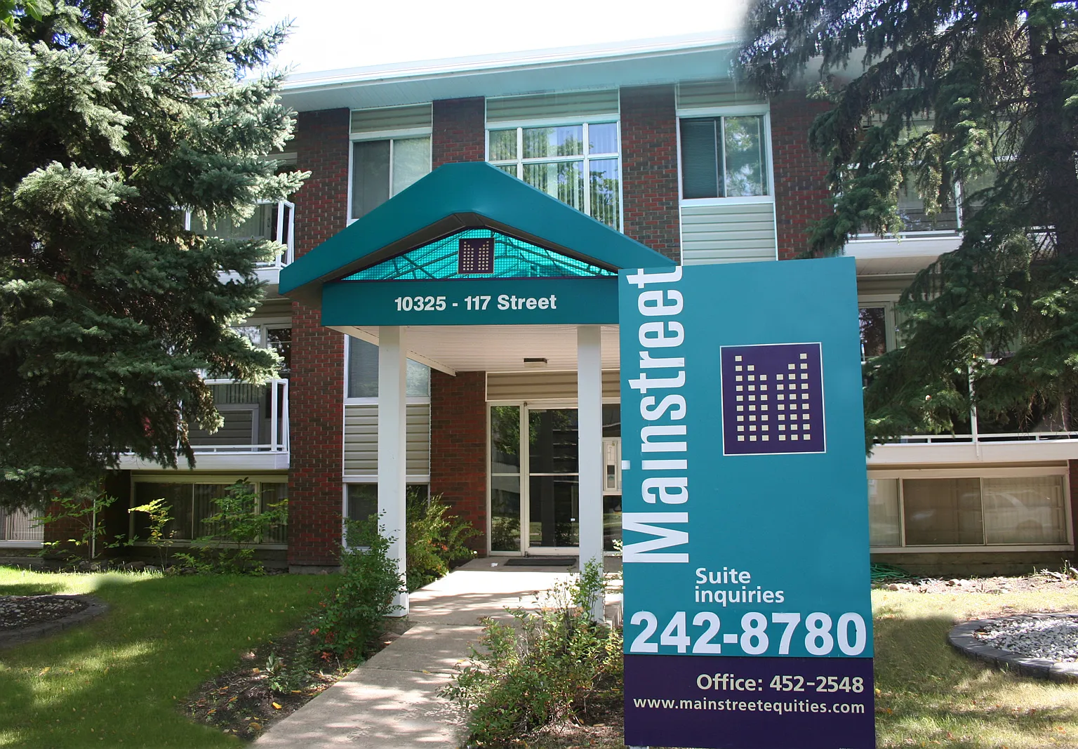 Dickens Apartments — Photo 2