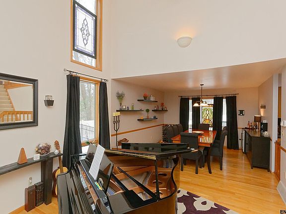 5th image of 6 Newport Dr
