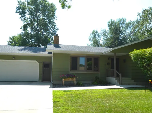 2214 14th Ave SE, Aberdeen, SD 57401