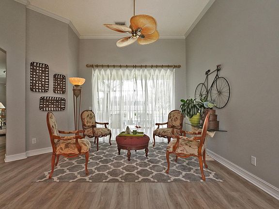 5th image of 852 Woodbine Dr
