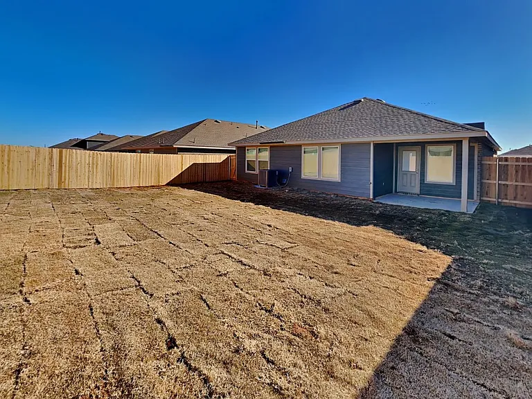 2733 Dennis Dr — Photo 20