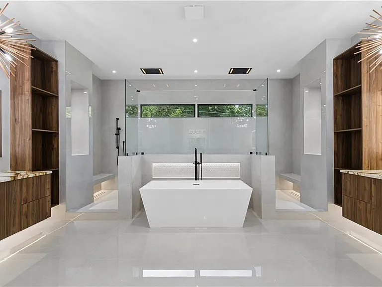 1000 Clementstone Northeast Dr — Photo 24