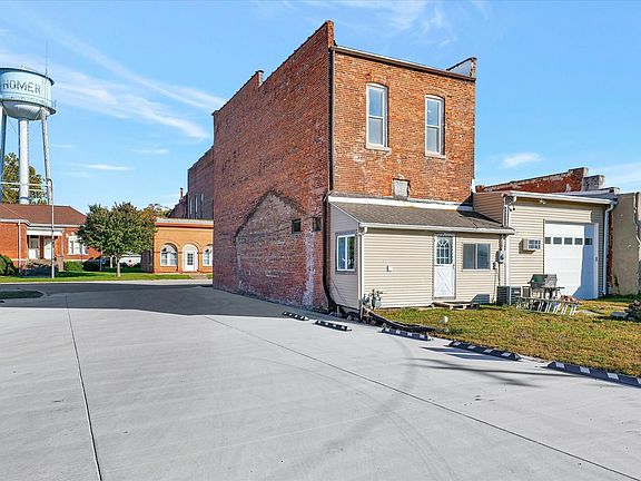 4th image of 106 N Main St