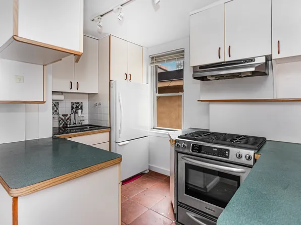 221 East 50th Street 8A image 3 of 7