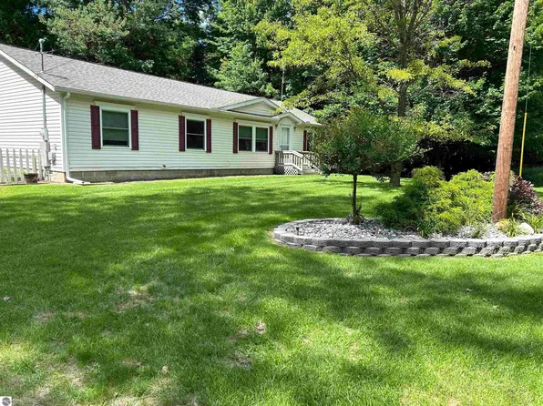 6741 Woodlea Rd, Oscoda, MI 48750