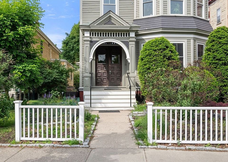 1st image of 174 Elm Street North 1