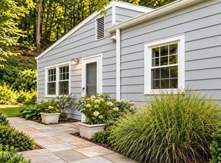 16 Peters Rd #R, Riverside, CT 06878