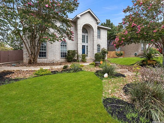 2nd image of 815 Stoneway Dr