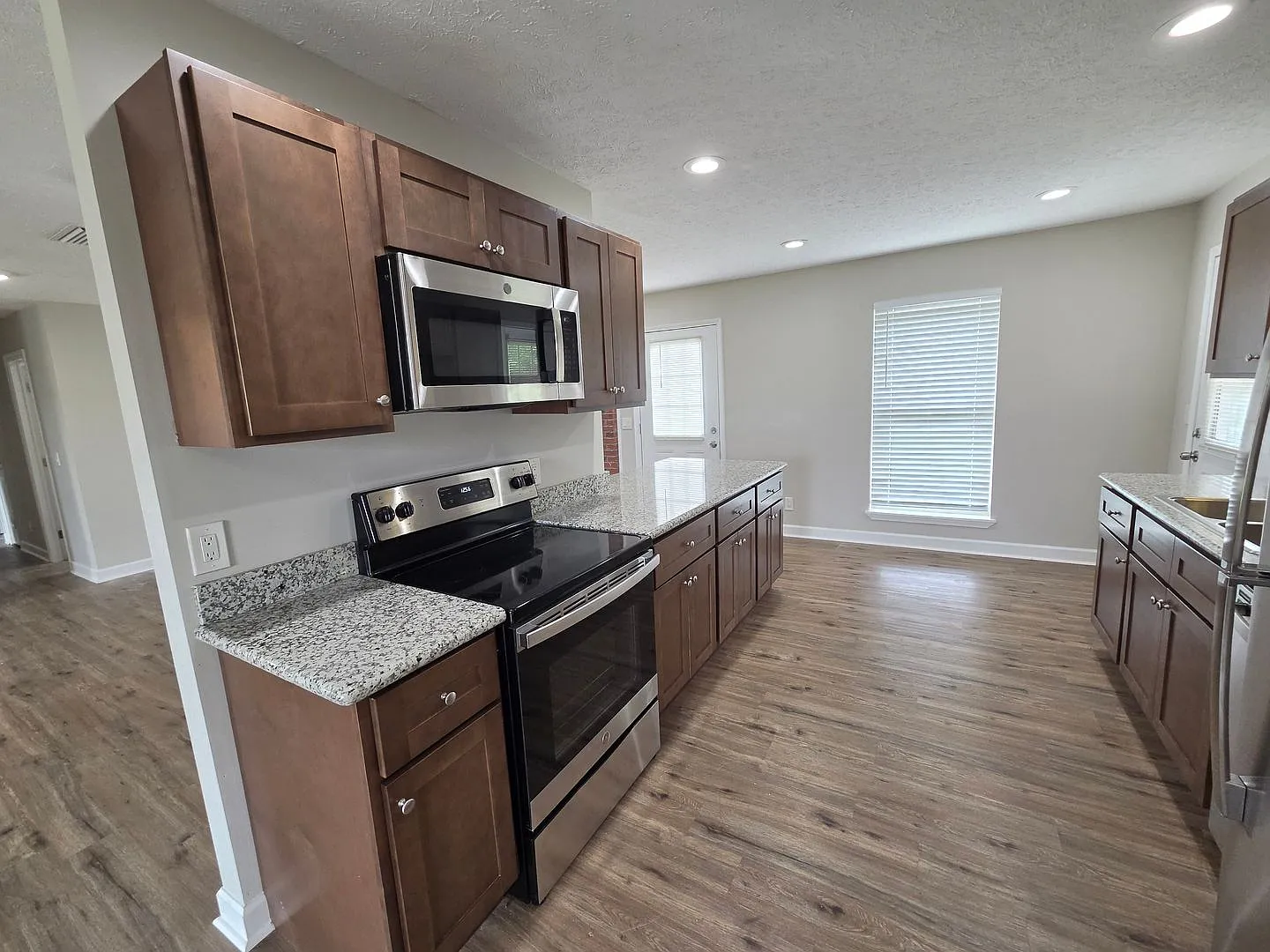 Updated 3 BR|2 BA Home Near TAFB! — Photo 4