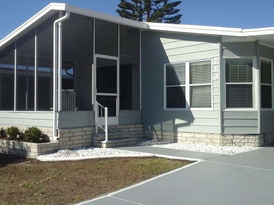 1st image of 710 Riverview Cir