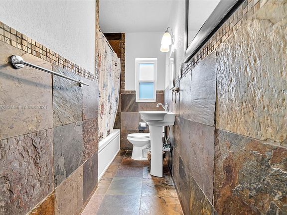 5th image of 8335 NE Crespi Blvd #1