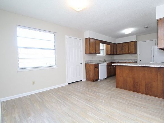 5th image of 3530 Patricia Dr