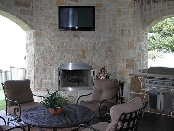 3rd image of 628 Sorita Cir