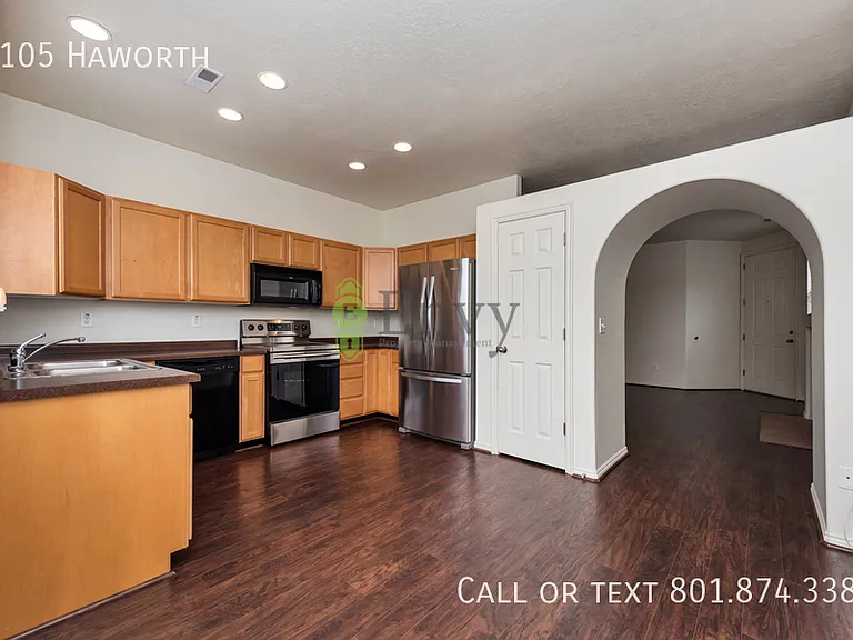 1105 W Haworth Dr — Photo 4
