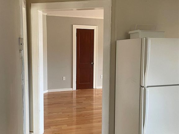 4th image of 112 Green St APT 2