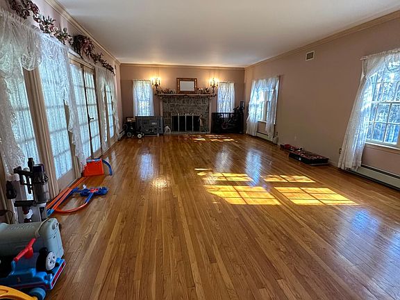 5th image of 90 Hegemans Ln