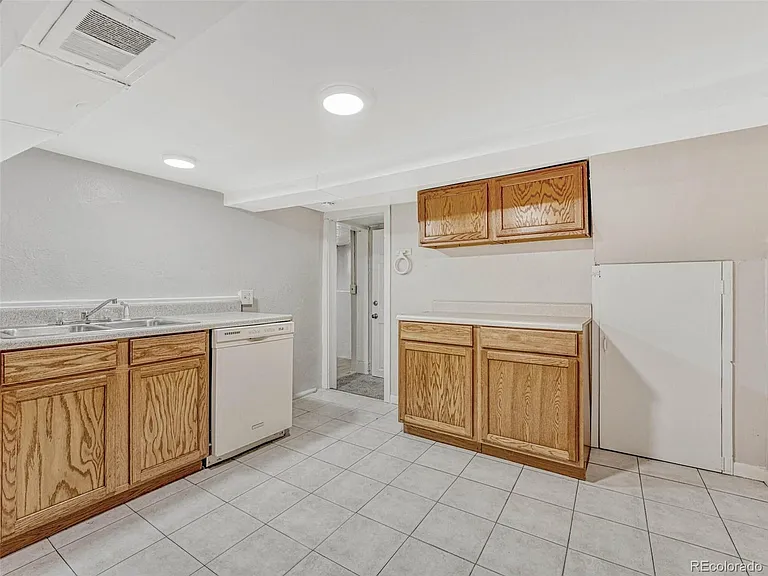 548 S Lincoln St #BASEMENT — Photo 10