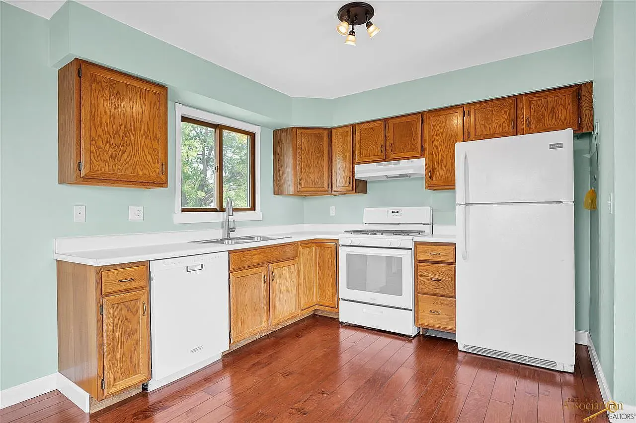 3 bed, 1229 sqft, $1,850 — Photo 2