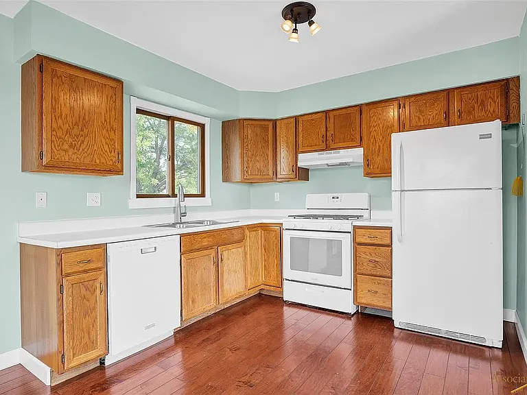 1711 Plateau Ln — Photo 2