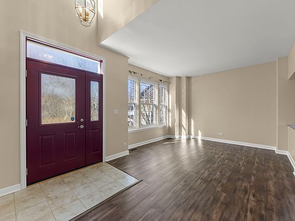 3rd image of 1782 Montrose Dr