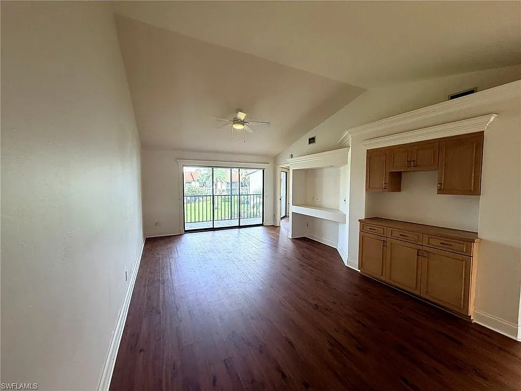 2 bed, 2.0 bath, 1235 sqft, $2,000 — Photo 2